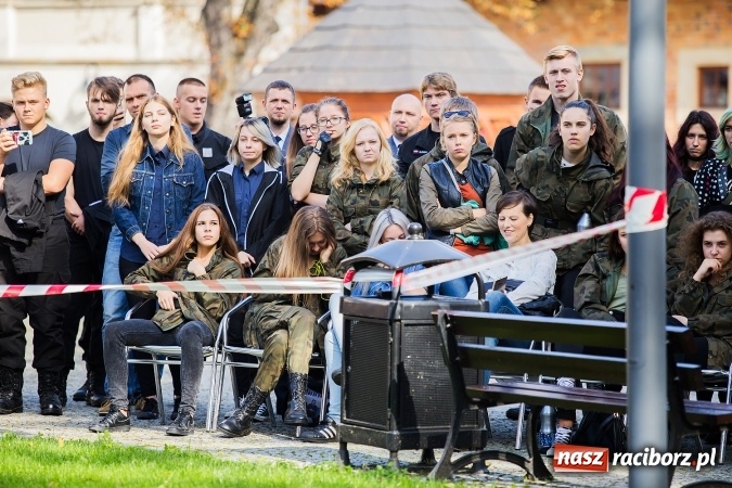 Zdjęcie w galerii na portalu naszraciborz.pl: Pokaz Grupy Interwencyjnej Służby Więziennej w czasie seminarium edukacyjnego wiadomości z regionu