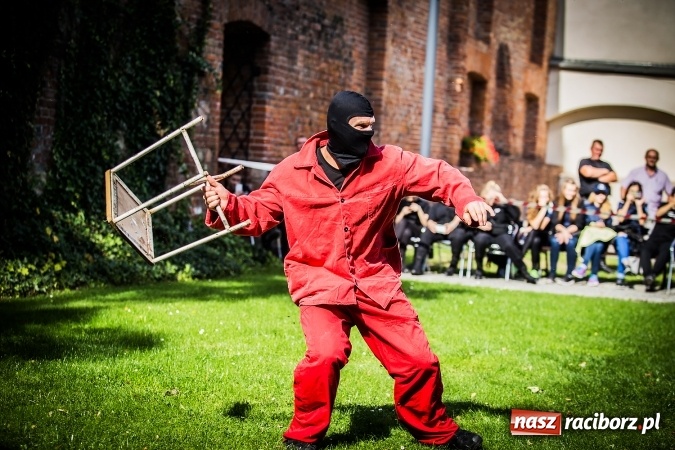 Zdjęcie w galerii na portalu naszraciborz.pl: Pokaz Grupy Interwencyjnej Służby Więziennej w czasie seminarium edukacyjnego wiadomości z regionu