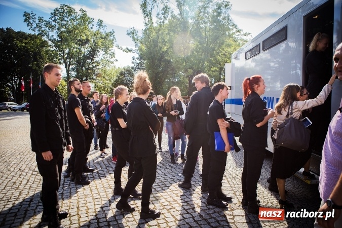 Zdjęcie w galerii na portalu naszraciborz.pl: Pokaz Grupy Interwencyjnej Służby Więziennej w czasie seminarium edukacyjnego wiadomości z regionu