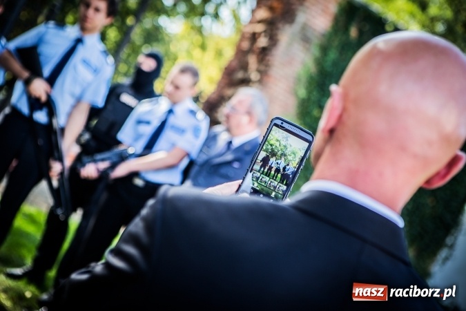 Zdjęcie w galerii na portalu naszraciborz.pl: Pokaz Grupy Interwencyjnej Służby Więziennej w czasie seminarium edukacyjnego wiadomości z regionu