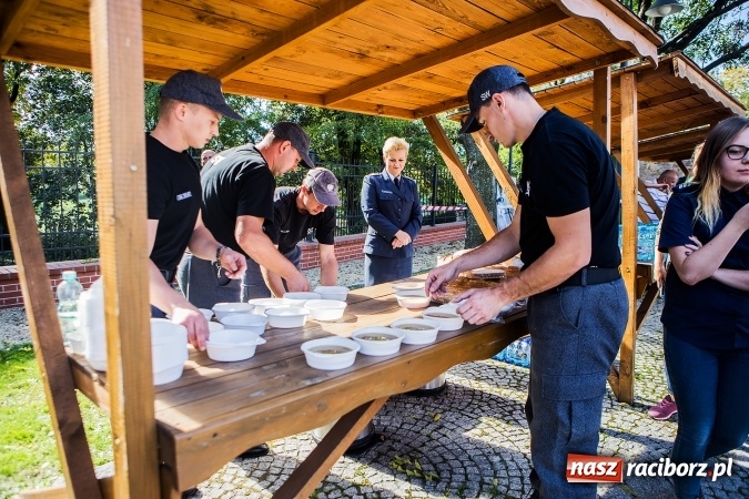 Zdjęcie w galerii na portalu naszraciborz.pl: Pokaz Grupy Interwencyjnej Służby Więziennej w czasie seminarium edukacyjnego wiadomości z regionu
