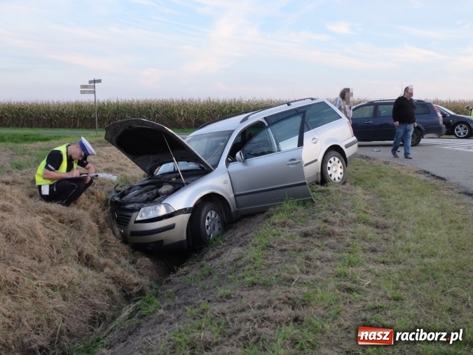 Zdjęcie w galerii na portalu naszraciborz.pl: Kolizja w Owsiszczach! Dwie osoby przewiezione do szpitala wiadomości z regionu
