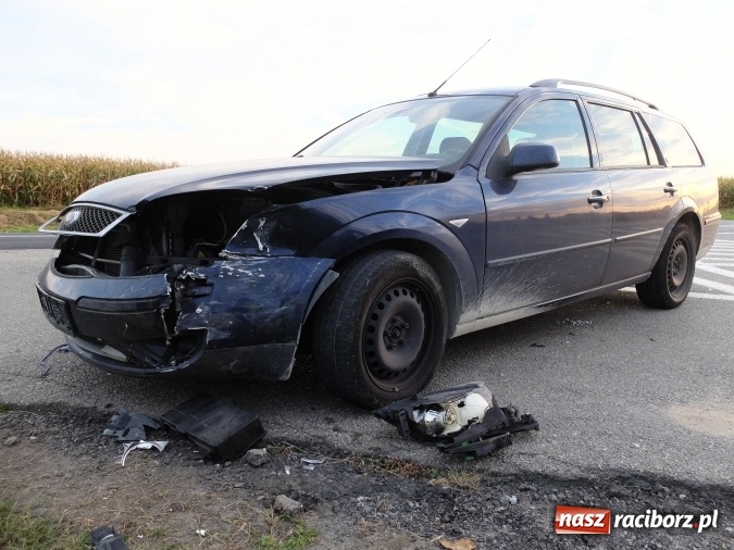 Zdjęcie w galerii na portalu naszraciborz.pl: Kolizja w Owsiszczach! Dwie osoby przewiezione do szpitala wiadomości z regionu