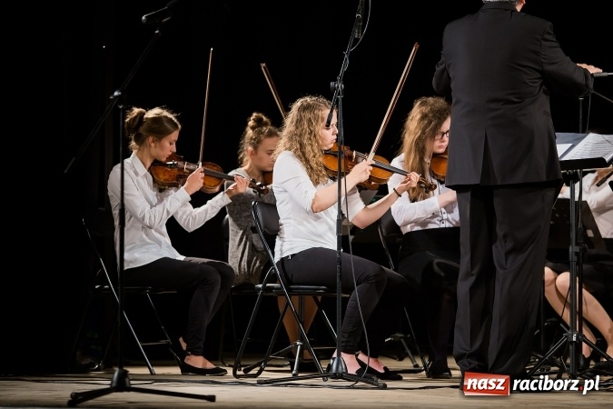 Zdjęcie w galerii na portalu naszraciborz.pl: Policyjna impreza profilaktyczna w Domu Kultury Strzecha. Można było wygrać rower wiadomości z regionu