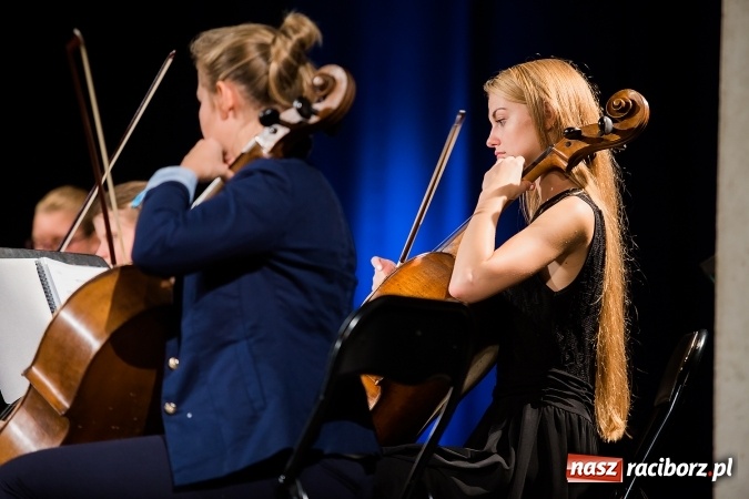 Zdjęcie w galerii na portalu naszraciborz.pl: Policyjna impreza profilaktyczna w Domu Kultury Strzecha. Można było wygrać rower wiadomości z regionu