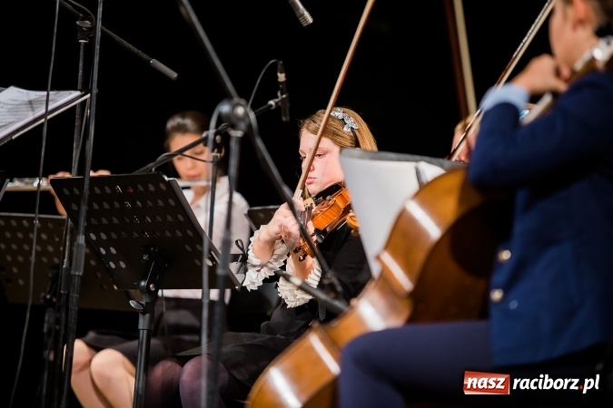 Zdjęcie w galerii na portalu naszraciborz.pl: Policyjna impreza profilaktyczna w Domu Kultury Strzecha. Można było wygrać rower wiadomości z regionu