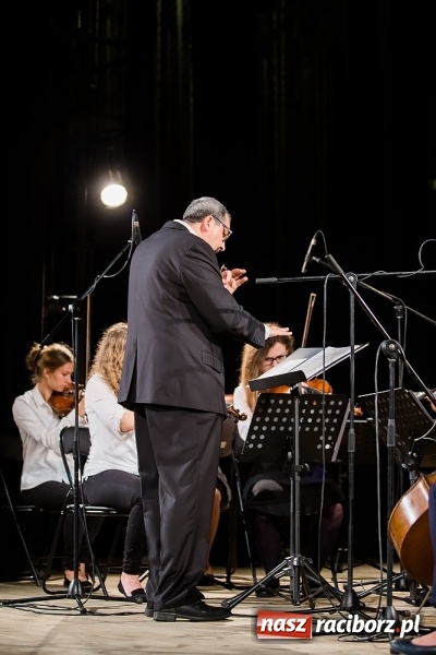 Zdjęcie w galerii na portalu naszraciborz.pl: Policyjna impreza profilaktyczna w Domu Kultury Strzecha. Można było wygrać rower wiadomości z regionu