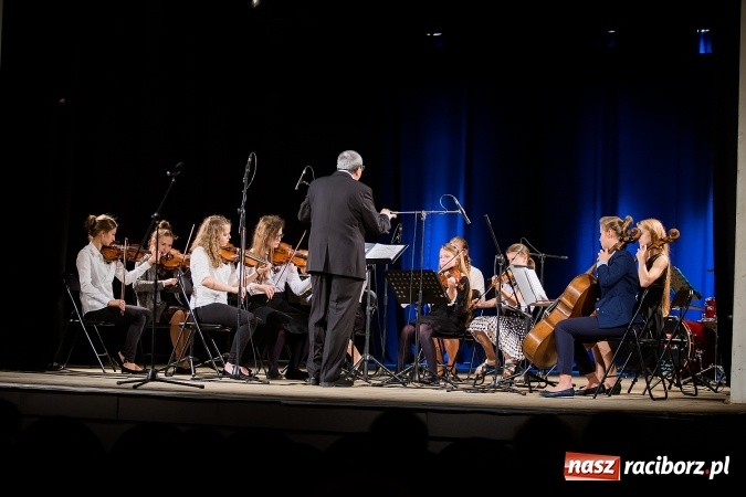 Zdjęcie w galerii na portalu naszraciborz.pl: Policyjna impreza profilaktyczna w Domu Kultury Strzecha. Można było wygrać rower wiadomości z regionu