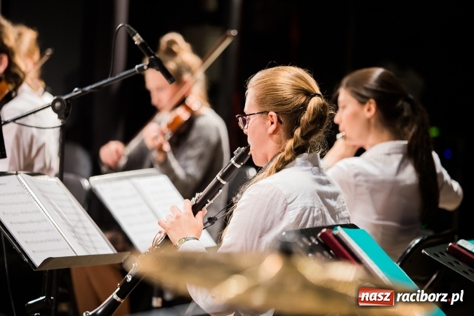 Zdjęcie w galerii na portalu naszraciborz.pl: Policyjna impreza profilaktyczna w Domu Kultury Strzecha. Można było wygrać rower wiadomości z regionu