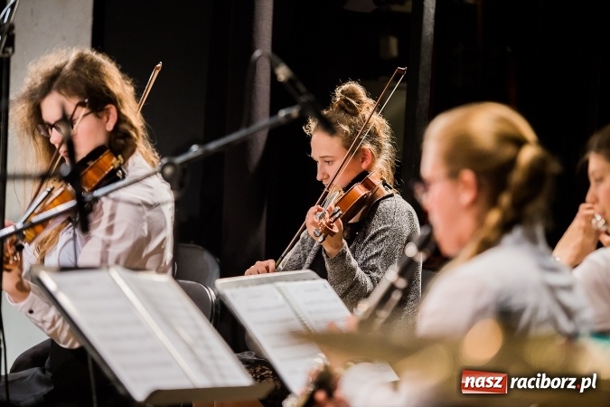 Zdjęcie w galerii na portalu naszraciborz.pl: Policyjna impreza profilaktyczna w Domu Kultury Strzecha. Można było wygrać rower wiadomości z regionu
