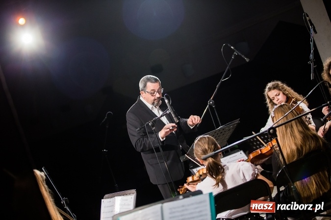 Zdjęcie w galerii na portalu naszraciborz.pl: Policyjna impreza profilaktyczna w Domu Kultury Strzecha. Można było wygrać rower wiadomości z regionu