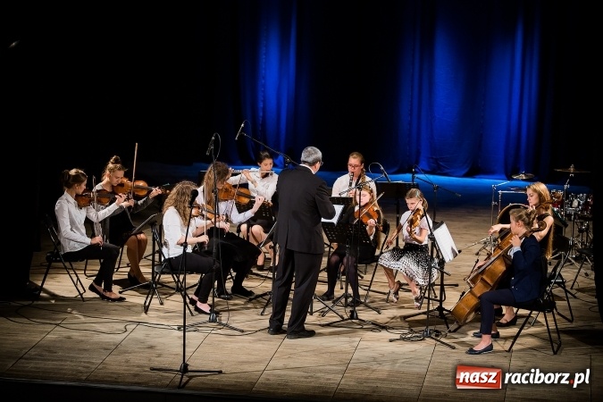 Zdjęcie w galerii na portalu naszraciborz.pl: Policyjna impreza profilaktyczna w Domu Kultury Strzecha. Można było wygrać rower wiadomości z regionu