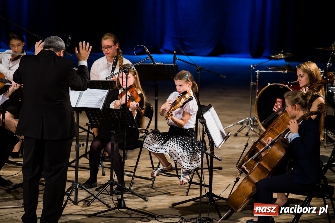 Zdjęcie w galerii na portalu naszraciborz.pl: Policyjna impreza profilaktyczna w Domu Kultury Strzecha. Można było wygrać rower wiadomości z regionu