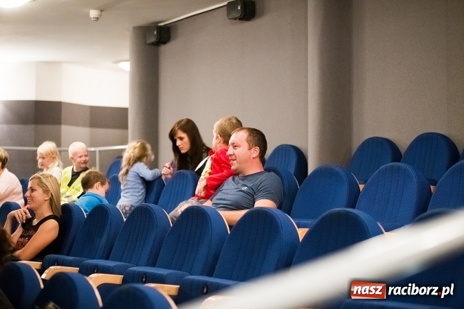 Zdjęcie w galerii na portalu naszraciborz.pl: Policyjna impreza profilaktyczna w Domu Kultury Strzecha. Można było wygrać rower wiadomości z regionu