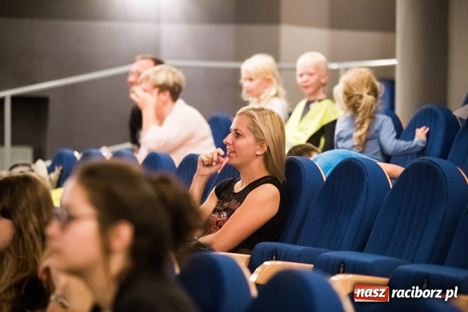 Zdjęcie w galerii na portalu naszraciborz.pl: Policyjna impreza profilaktyczna w Domu Kultury Strzecha. Można było wygrać rower wiadomości z regionu
