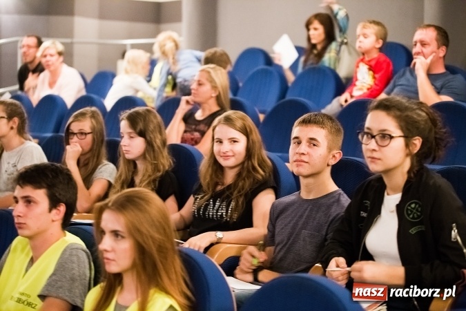 Zdjęcie w galerii na portalu naszraciborz.pl: Policyjna impreza profilaktyczna w Domu Kultury Strzecha. Można było wygrać rower wiadomości z regionu