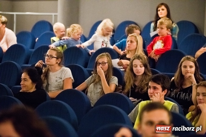 Zdjęcie w galerii na portalu naszraciborz.pl: Policyjna impreza profilaktyczna w Domu Kultury Strzecha. Można było wygrać rower wiadomości z regionu
