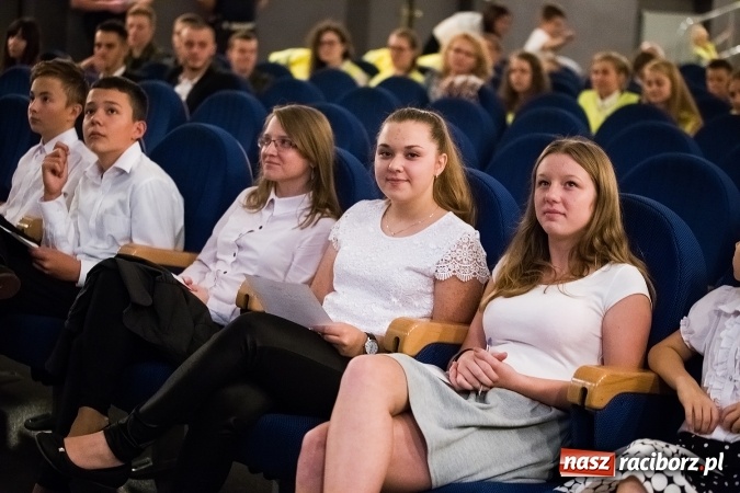 Zdjęcie w galerii na portalu naszraciborz.pl: Policyjna impreza profilaktyczna w Domu Kultury Strzecha. Można było wygrać rower wiadomości z regionu