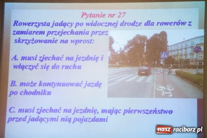 Zdjęcie w galerii na portalu naszraciborz.pl: Policyjna impreza profilaktyczna w Domu Kultury Strzecha. Można było wygrać rower wiadomości z regionu