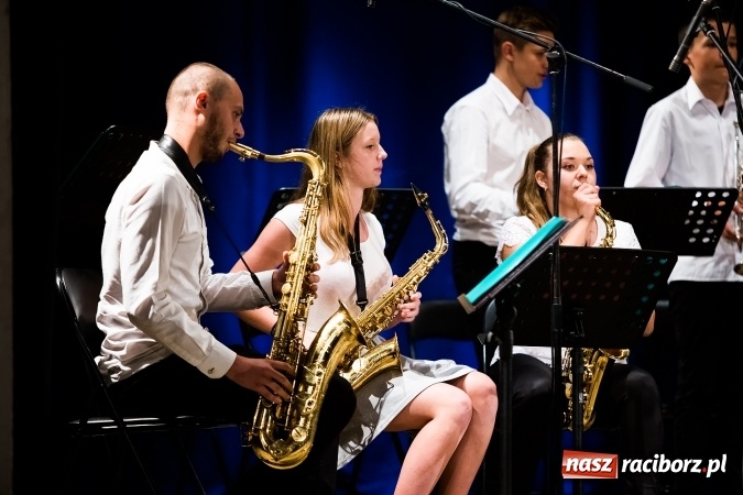 Zdjęcie w galerii na portalu naszraciborz.pl: Policyjna impreza profilaktyczna w Domu Kultury Strzecha. Można było wygrać rower wiadomości z regionu