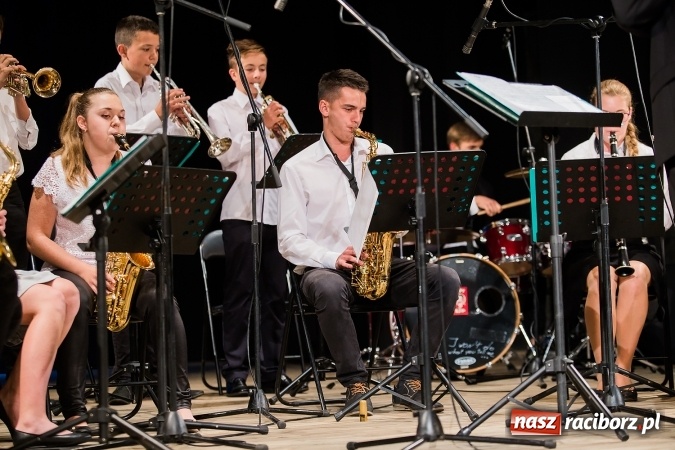 Zdjęcie w galerii na portalu naszraciborz.pl: Policyjna impreza profilaktyczna w Domu Kultury Strzecha. Można było wygrać rower wiadomości z regionu