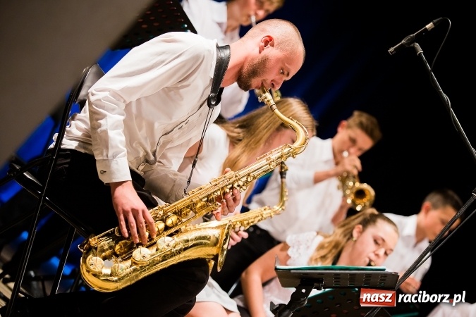 Zdjęcie w galerii na portalu naszraciborz.pl: Policyjna impreza profilaktyczna w Domu Kultury Strzecha. Można było wygrać rower wiadomości z regionu