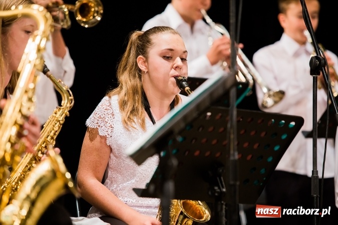 Zdjęcie w galerii na portalu naszraciborz.pl: Policyjna impreza profilaktyczna w Domu Kultury Strzecha. Można było wygrać rower wiadomości z regionu