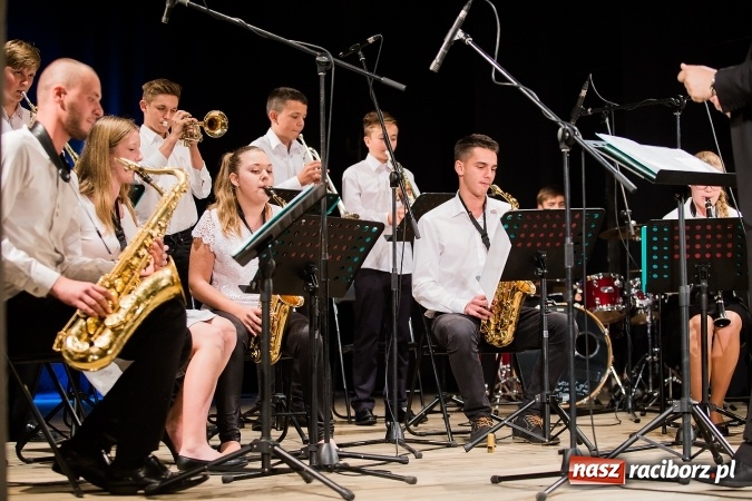 Zdjęcie w galerii na portalu naszraciborz.pl: Policyjna impreza profilaktyczna w Domu Kultury Strzecha. Można było wygrać rower wiadomości z regionu