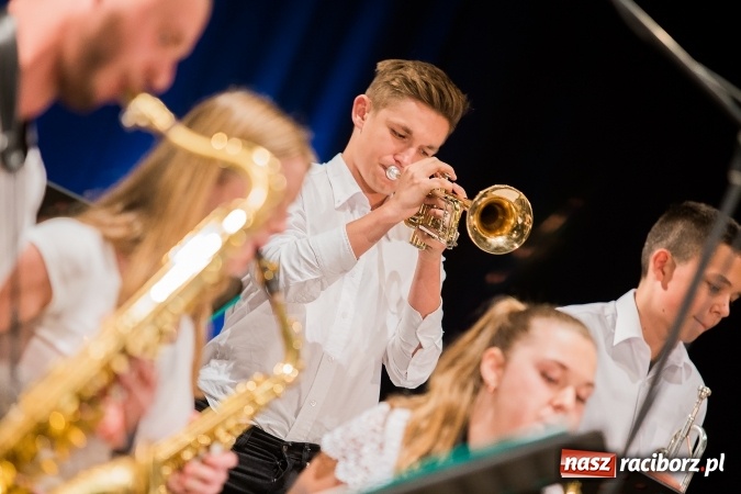 Zdjęcie w galerii na portalu naszraciborz.pl: Policyjna impreza profilaktyczna w Domu Kultury Strzecha. Można było wygrać rower wiadomości z regionu