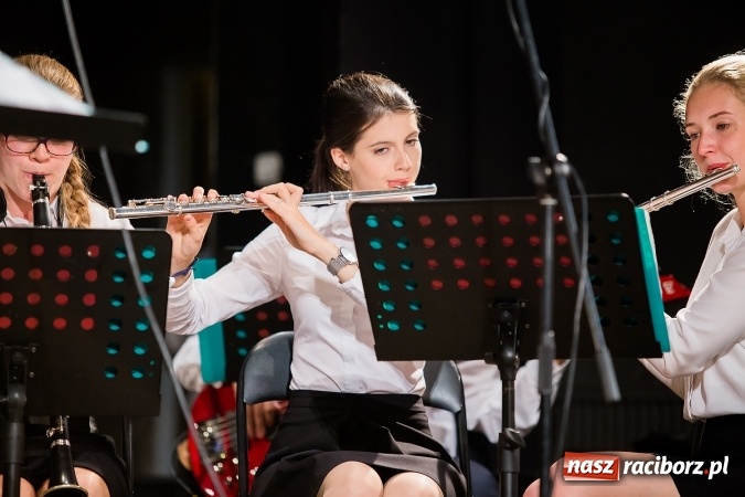 Zdjęcie w galerii na portalu naszraciborz.pl: Policyjna impreza profilaktyczna w Domu Kultury Strzecha. Można było wygrać rower wiadomości z regionu