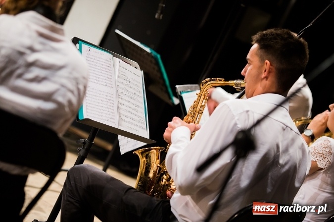 Zdjęcie w galerii na portalu naszraciborz.pl: Policyjna impreza profilaktyczna w Domu Kultury Strzecha. Można było wygrać rower wiadomości z regionu