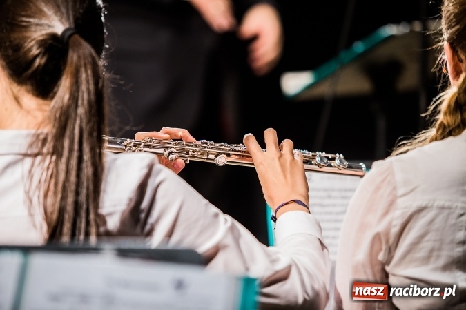 Zdjęcie w galerii na portalu naszraciborz.pl: Policyjna impreza profilaktyczna w Domu Kultury Strzecha. Można było wygrać rower wiadomości z regionu