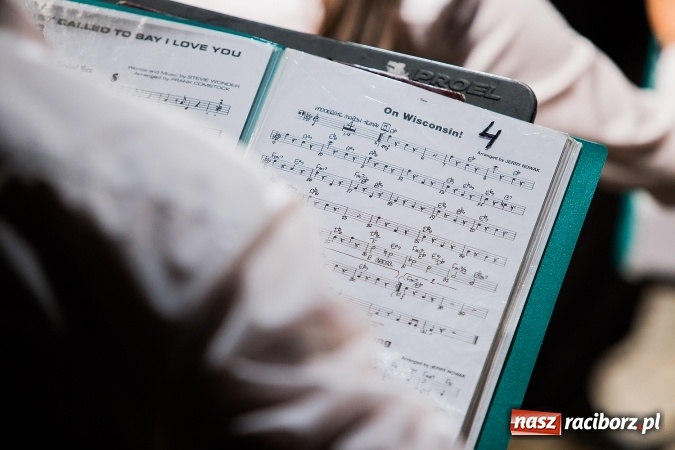 Zdjęcie w galerii na portalu naszraciborz.pl: Policyjna impreza profilaktyczna w Domu Kultury Strzecha. Można było wygrać rower wiadomości z regionu