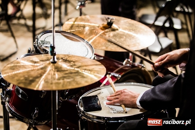 Zdjęcie w galerii na portalu naszraciborz.pl: Policyjna impreza profilaktyczna w Domu Kultury Strzecha. Można było wygrać rower wiadomości z regionu