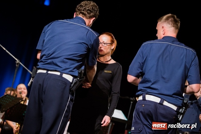 Zdjęcie w galerii na portalu naszraciborz.pl: Policyjna impreza profilaktyczna w Domu Kultury Strzecha. Można było wygrać rower wiadomości z regionu