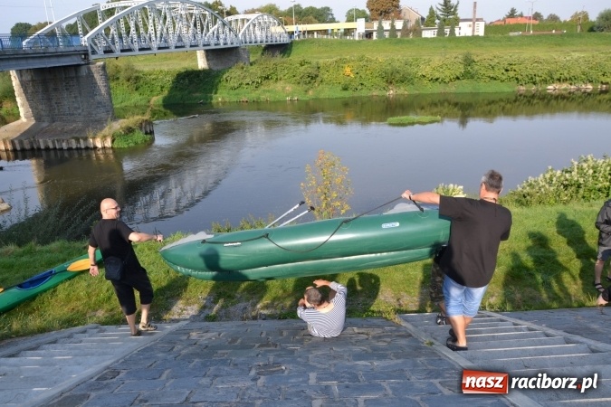 Zdjęcie w galerii na portalu naszraciborz.pl: Wodniacy zamknęli Meandry Odry wiadomości z regionu