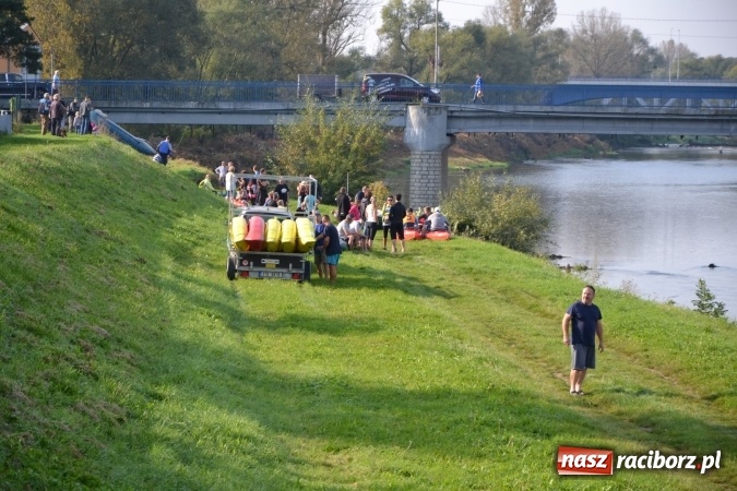 Zdjęcie w galerii na portalu naszraciborz.pl: Wodniacy zamknęli Meandry Odry wiadomości z regionu