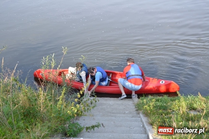 Zdjęcie w galerii na portalu naszraciborz.pl: Wodniacy zamknęli Meandry Odry wiadomości z regionu