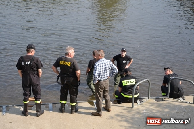 Zdjęcie w galerii na portalu naszraciborz.pl: Wodniacy zamknęli Meandry Odry wiadomości z regionu