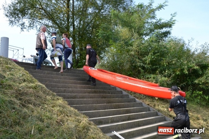 Zdjęcie w galerii na portalu naszraciborz.pl: Wodniacy zamknęli Meandry Odry wiadomości z regionu