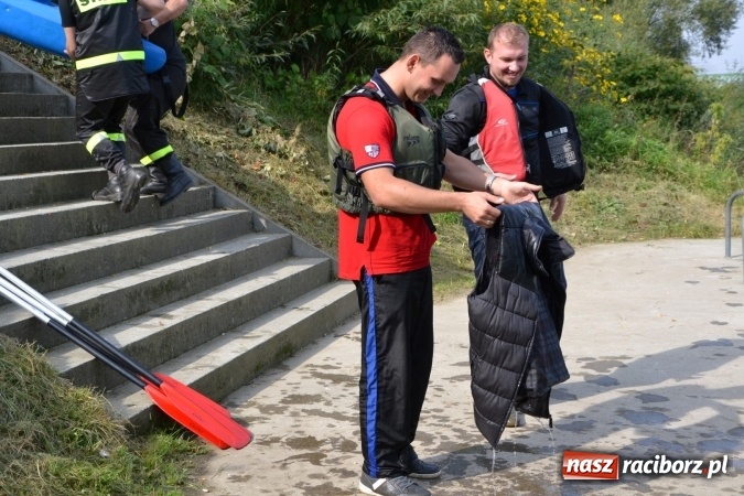 Zdjęcie w galerii na portalu naszraciborz.pl: Wodniacy zamknęli Meandry Odry wiadomości z regionu