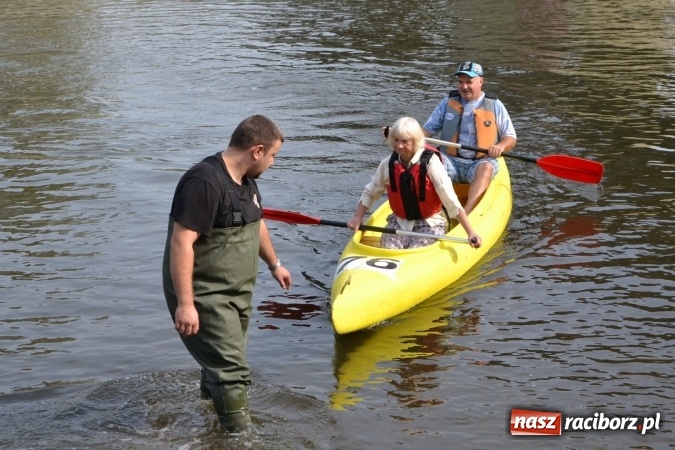 Zdjęcie w galerii na portalu naszraciborz.pl: Wodniacy zamknęli Meandry Odry wiadomości z regionu