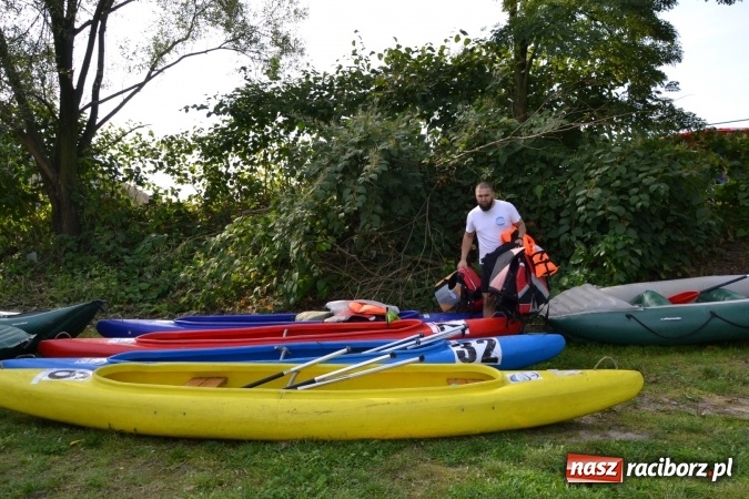 Zdjęcie w galerii na portalu naszraciborz.pl: Wodniacy zamknęli Meandry Odry wiadomości z regionu