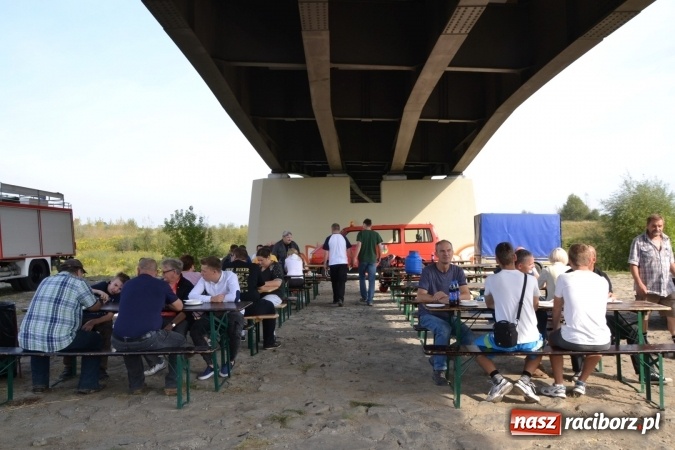 Zdjęcie w galerii na portalu naszraciborz.pl: Wodniacy zamknęli Meandry Odry wiadomości z regionu