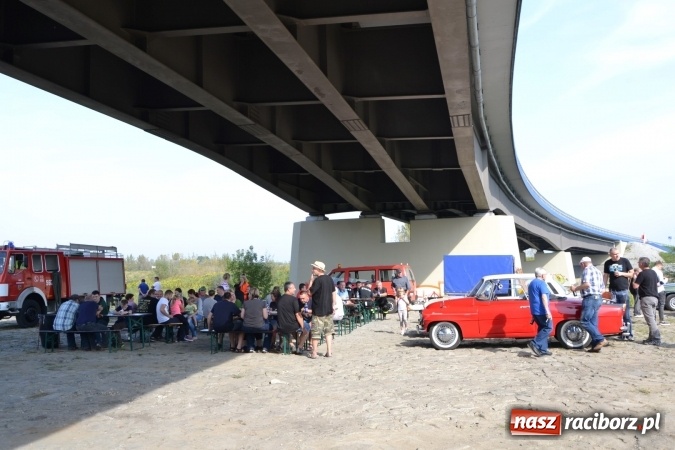 Zdjęcie w galerii na portalu naszraciborz.pl: Wodniacy zamknęli Meandry Odry wiadomości z regionu