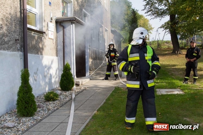 Zdjęcie w galerii na portalu naszraciborz.pl: Pożar szkoły w Owsiszczach. Straży z OSP gminy Krzyżanowice sprawdzali gotowość bojową wiadomości z regionu