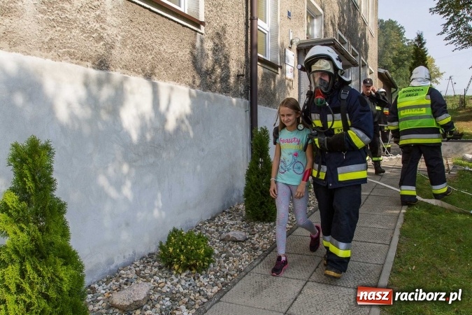 Zdjęcie w galerii na portalu naszraciborz.pl: Pożar szkoły w Owsiszczach. Straży z OSP gminy Krzyżanowice sprawdzali gotowość bojową wiadomości z regionu