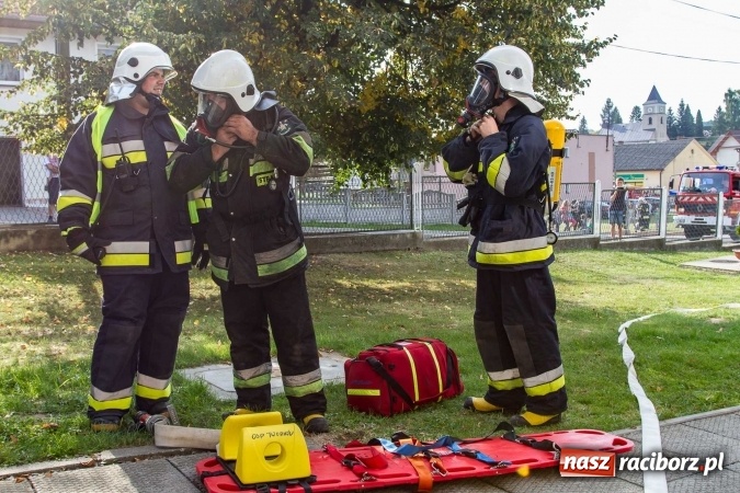 Zdjęcie w galerii na portalu naszraciborz.pl: Pożar szkoły w Owsiszczach. Straży z OSP gminy Krzyżanowice sprawdzali gotowość bojową wiadomości z regionu