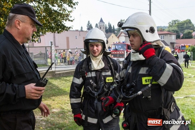 Zdjęcie w galerii na portalu naszraciborz.pl: Pożar szkoły w Owsiszczach. Straży z OSP gminy Krzyżanowice sprawdzali gotowość bojową wiadomości z regionu