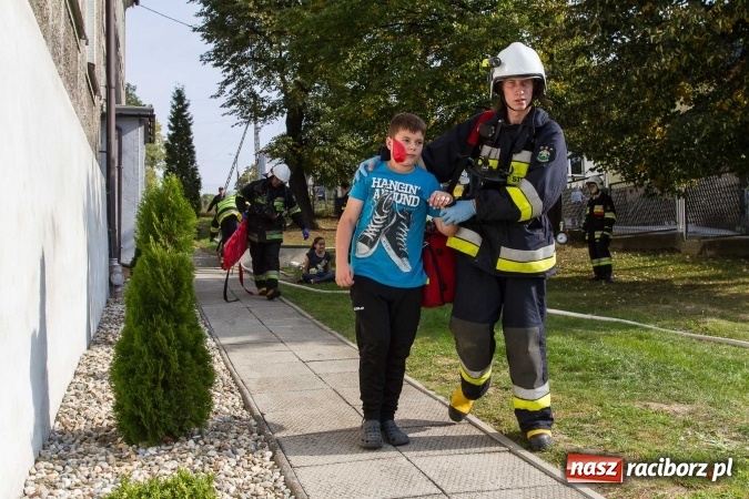 Zdjęcie w galerii na portalu naszraciborz.pl: Pożar szkoły w Owsiszczach. Straży z OSP gminy Krzyżanowice sprawdzali gotowość bojową wiadomości z regionu